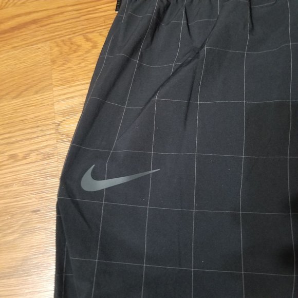 Nike Sportswear NSW Tech Pack Woven Shorts Black Belted BV4458-010 - Picture 10 of 12